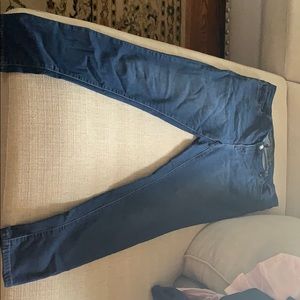 Médium/Dark wash blue jeans.